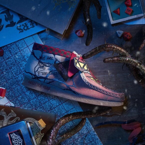 New Men's Clarks Wallabee Evo Stranger Things Dark Sand Size 13 - Picture 7 of 8